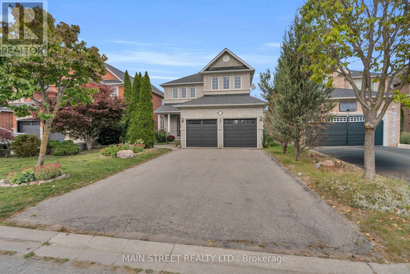 27 Blackbird Crescent, Richmond Hill, Ontario  L4E 4B2 - Photo 2 - N13835550