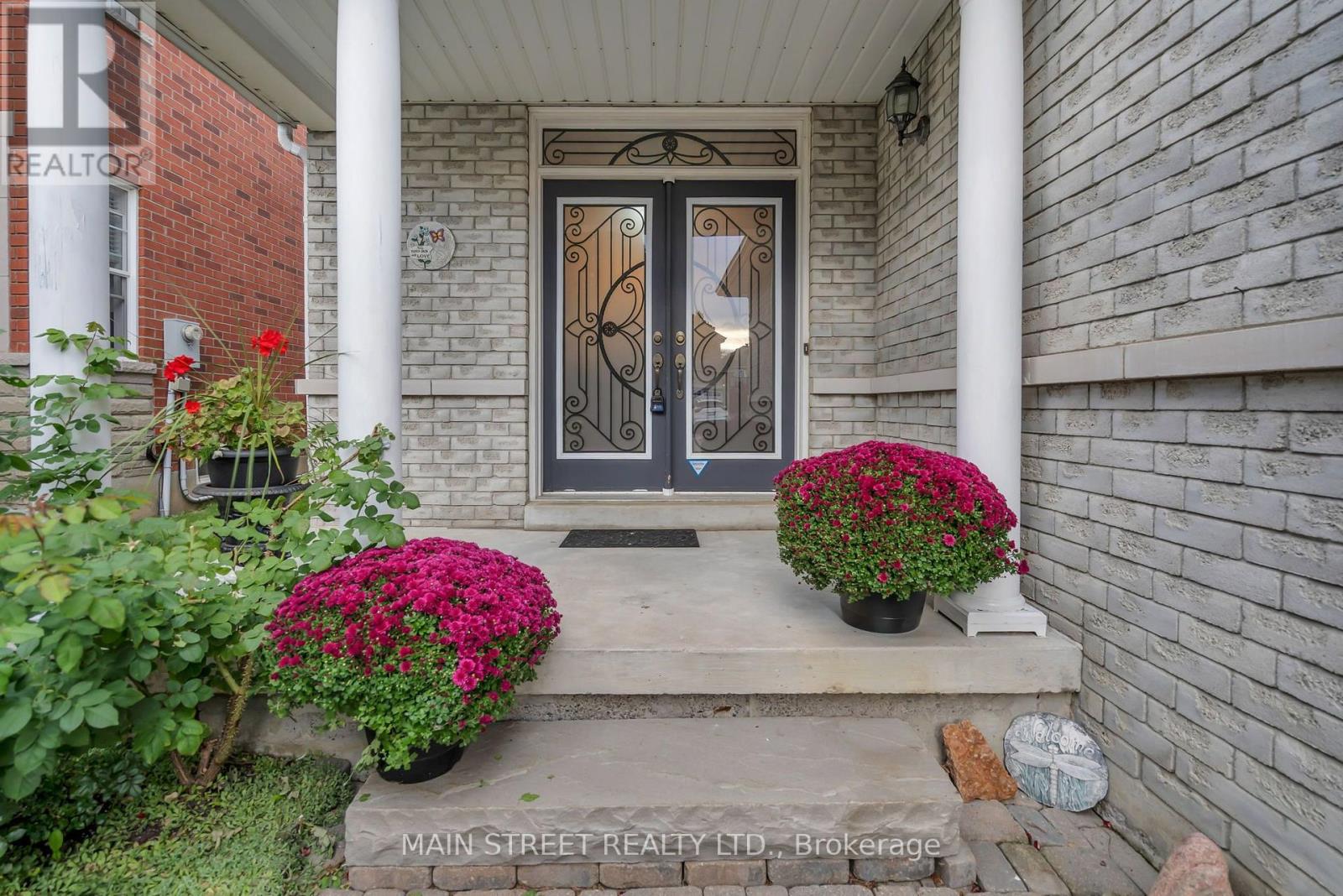 27 Blackbird Crescent, Richmond Hill, Ontario  L4E 4B2 - Photo 3 - N13835550