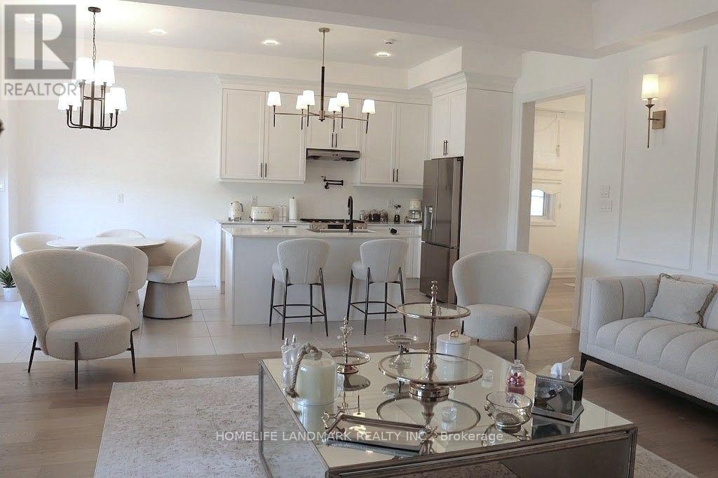 30 Mapleton Street, Richmond Hill, Ontario  L4E 1N1 - Photo 4 - N13835634