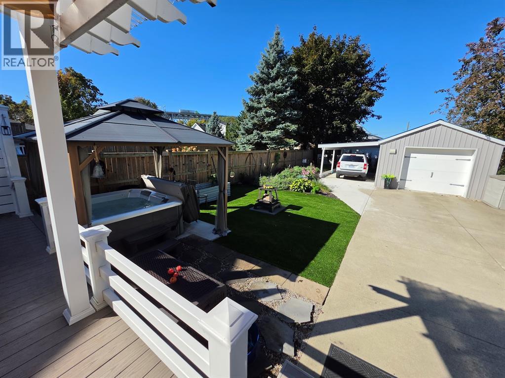 16 Fort Street, Point Edward, Ontario  N7V 1M2 - Photo 4 - 26023726