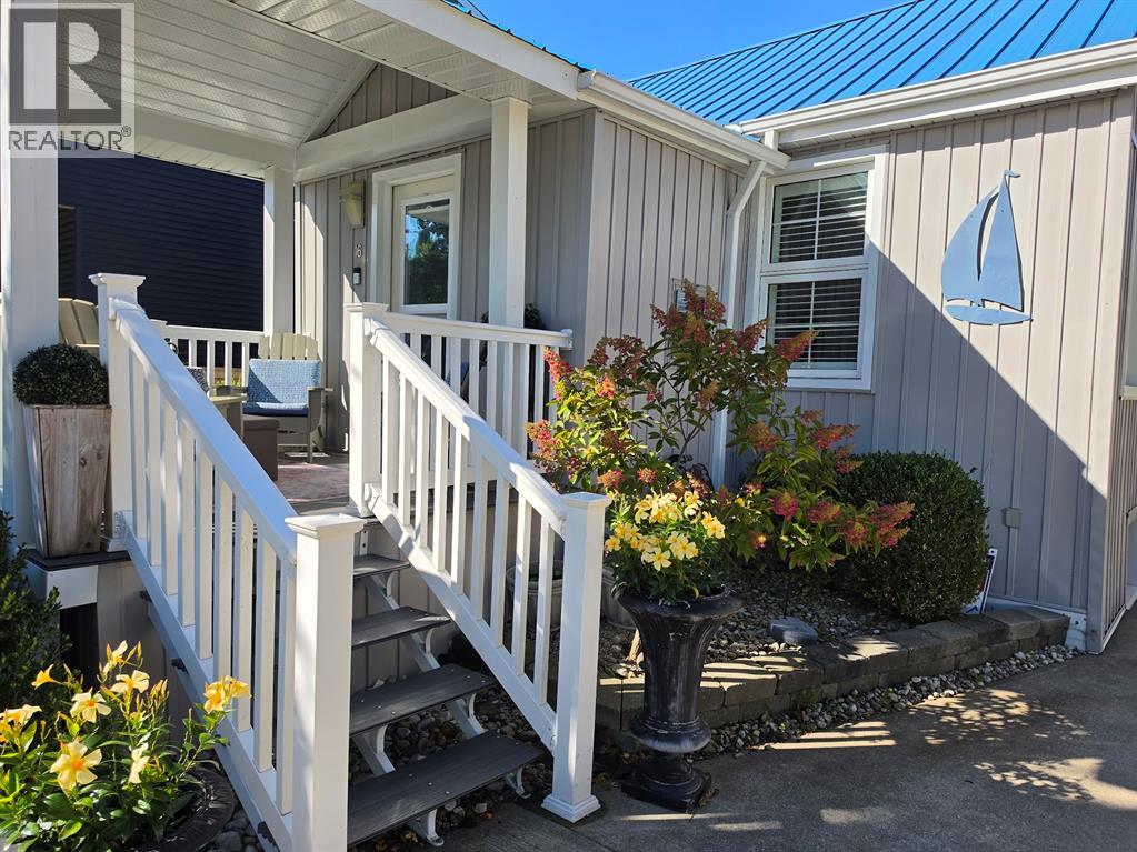 16 Fort Street, Point Edward, Ontario  N7V 1M2 - Photo 2 - 26023726
