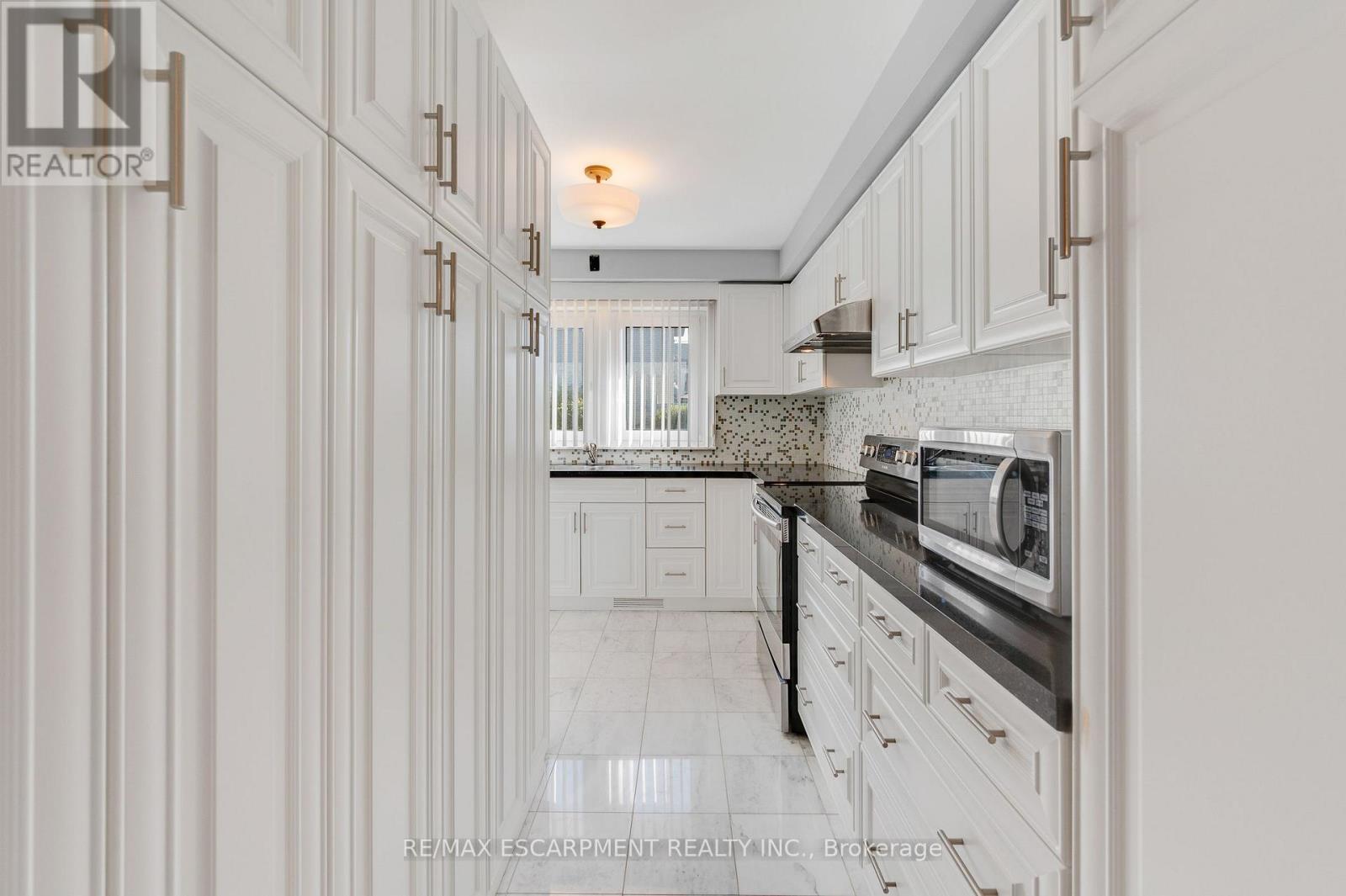 7 Watling Street, Toronto, Ontario  M9P 3E8 - Photo 12 - W13835408
