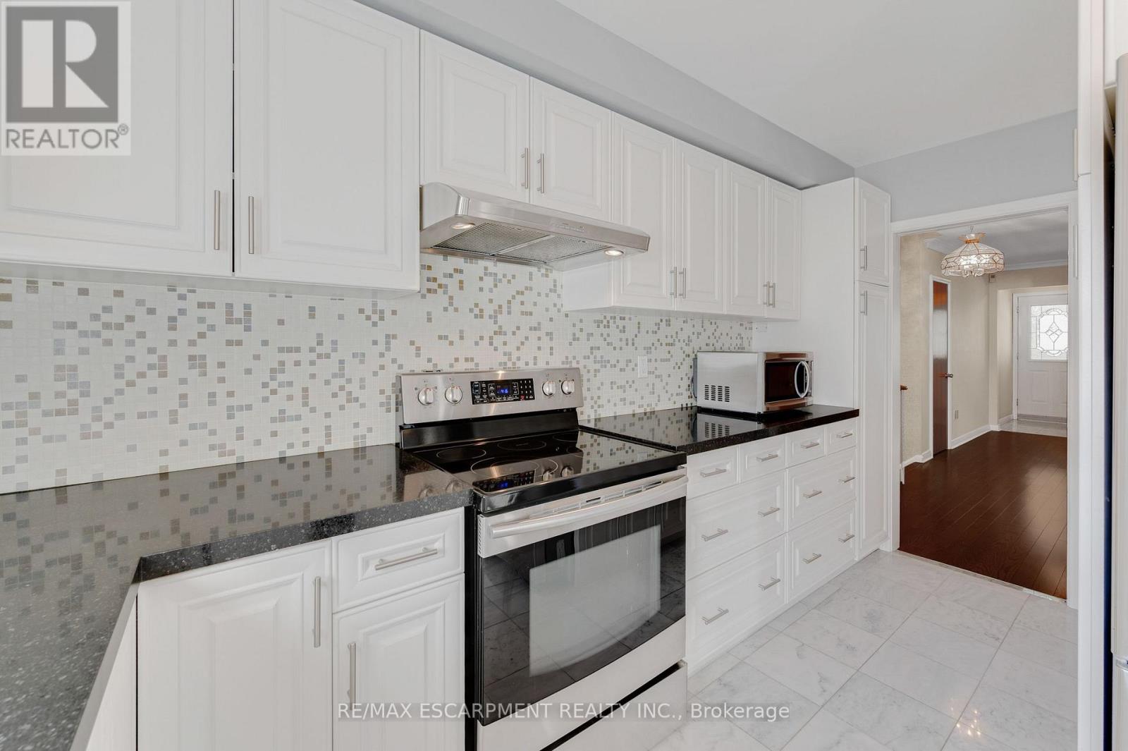7 Watling Street, Toronto, Ontario  M9P 3E8 - Photo 13 - W13835408