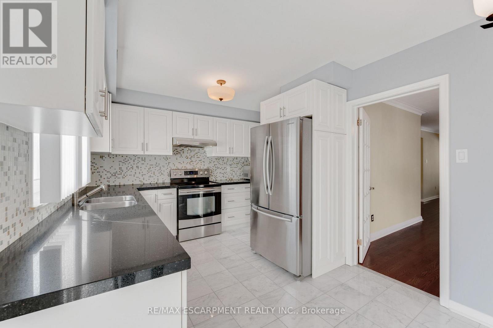 7 Watling Street, Toronto, Ontario  M9P 3E8 - Photo 14 - W13835408