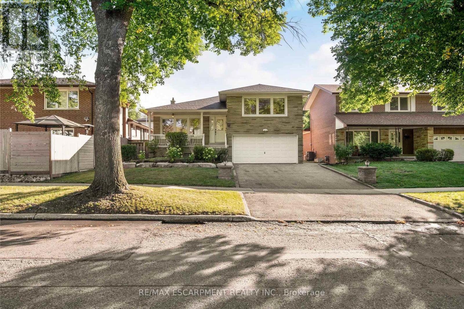 7 Watling Street, Toronto, Ontario  M9P 3E8 - Photo 2 - W13835408