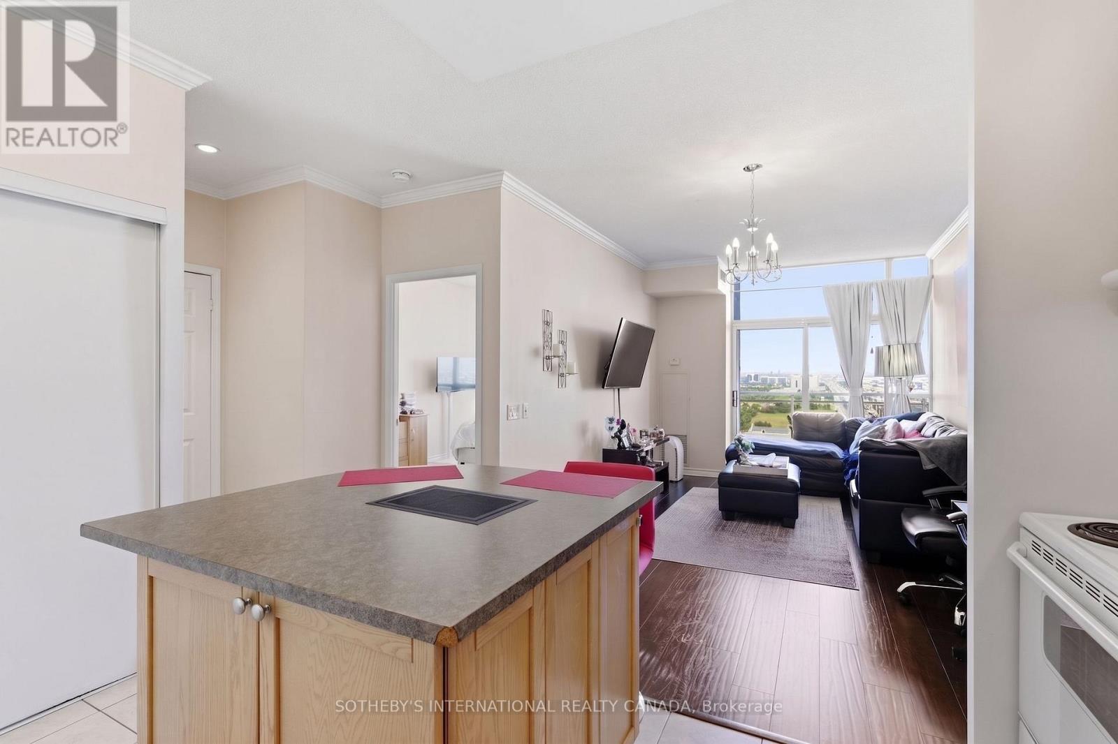 2112 - 55 Strathaven Drive, Mississauga, Ontario  L5R 4G9 - Photo 4 - W13835432