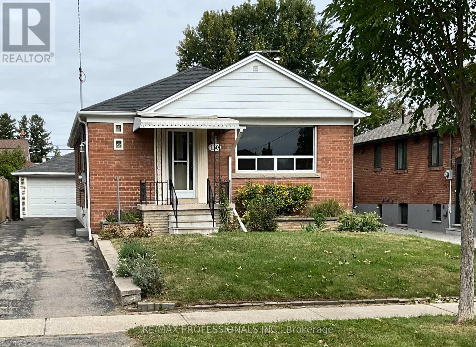 130 YORKVIEW DRIVE, Toronto, Ontario