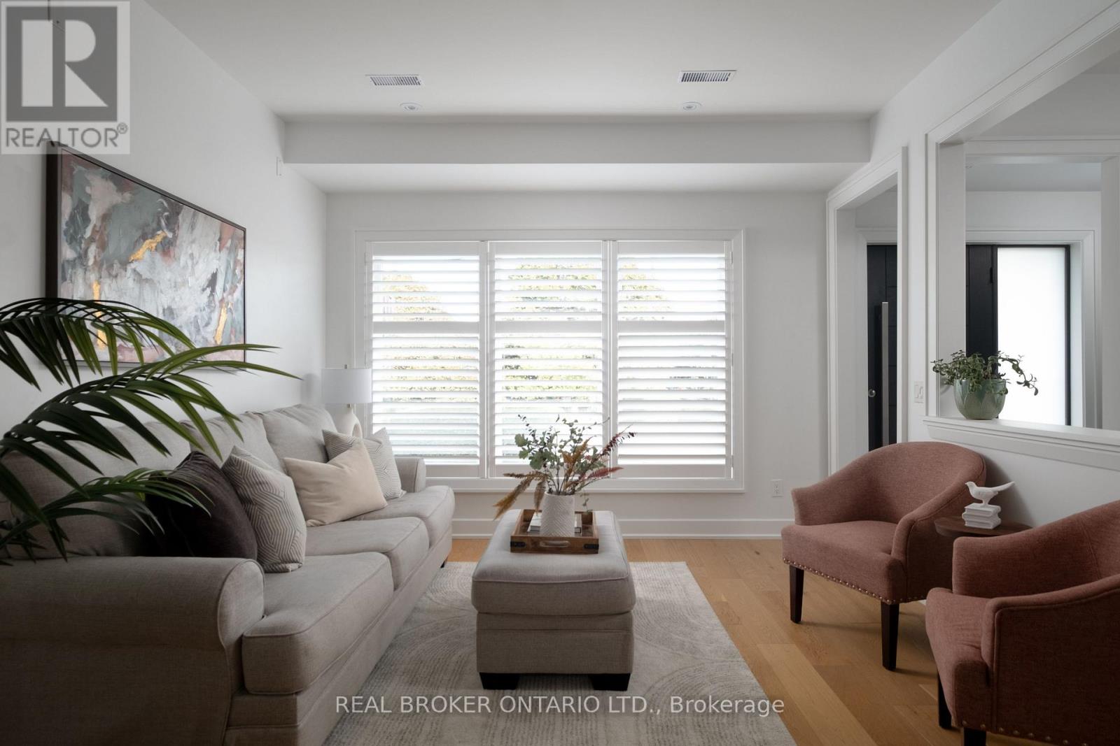 1633 Coram Crescent, Mississauga, Ontario  L4X 1L1 - Photo 3 - W13835520