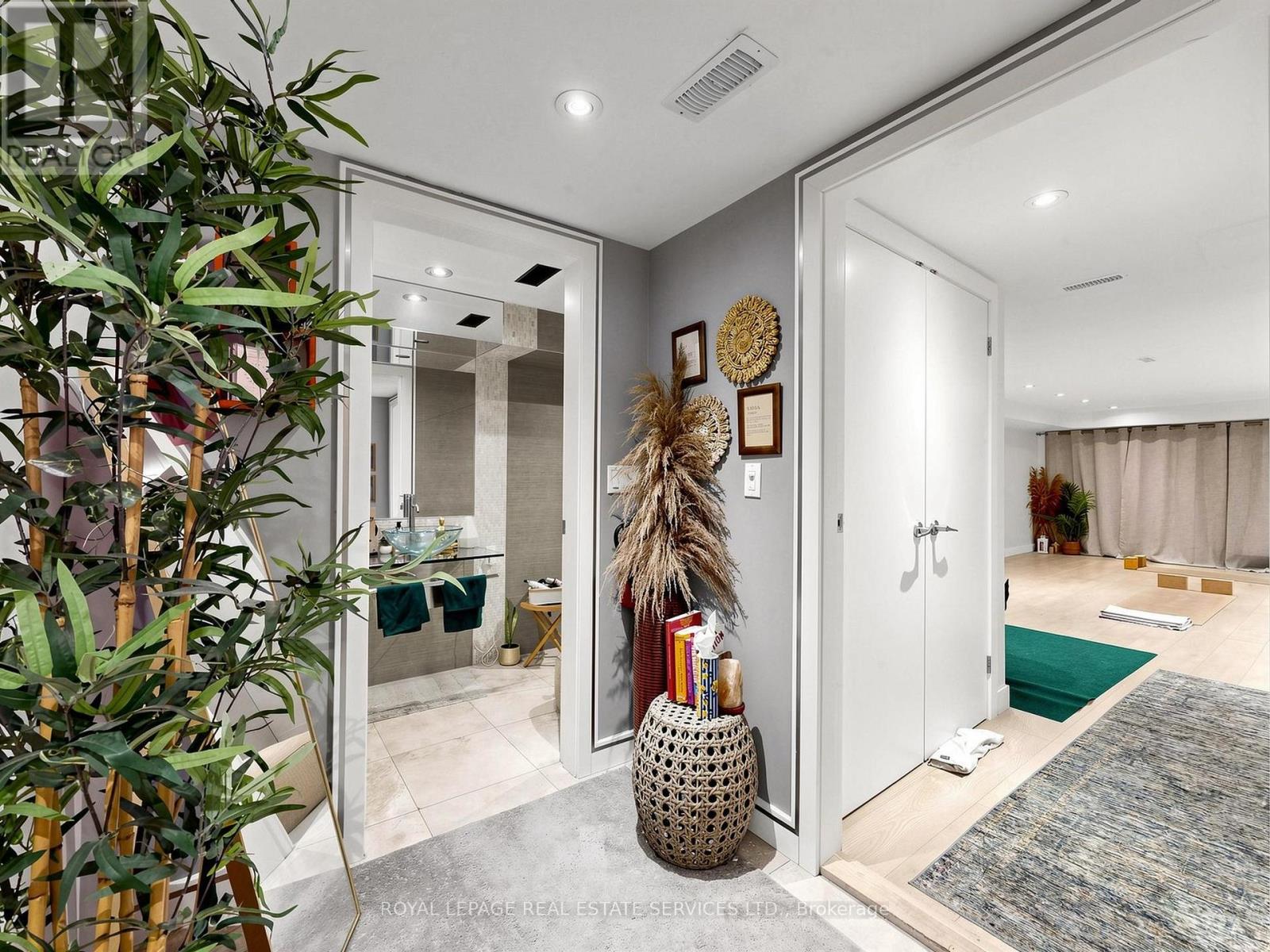 2233 Dundas Street W, Toronto, Ontario  M6R 1X6 - Photo 21 - W13835538