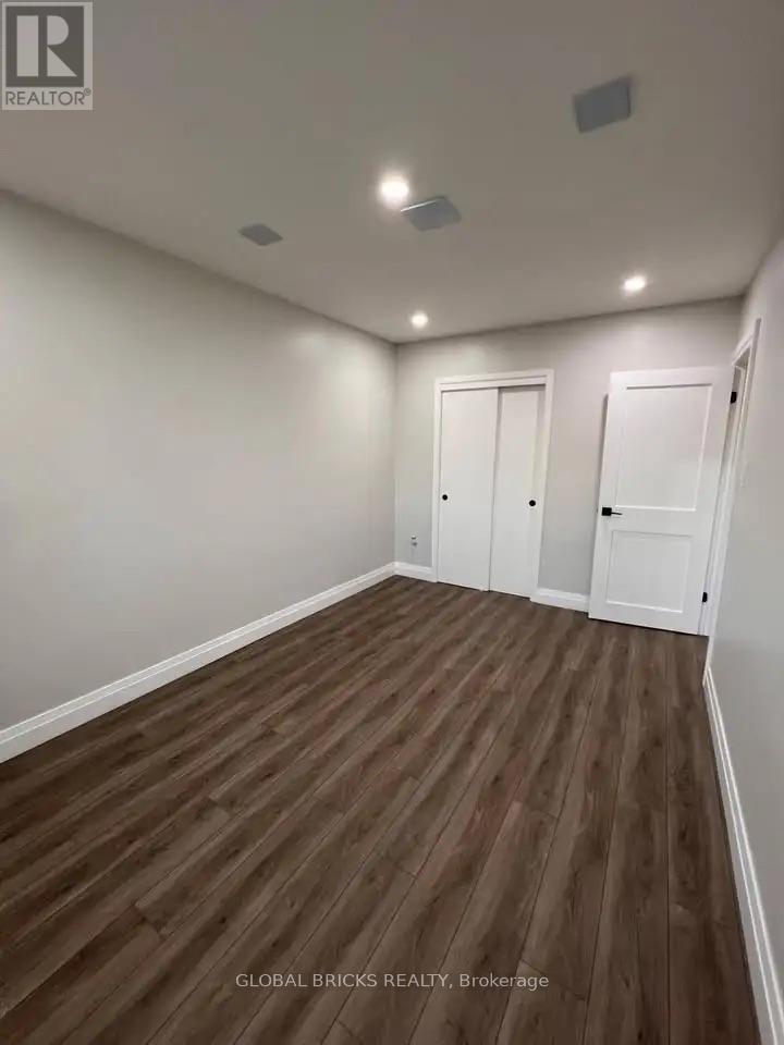 Upper - 49 Argyle Crescent, Brampton, Ontario  L6T 1M9 - Photo 10 - W13835572