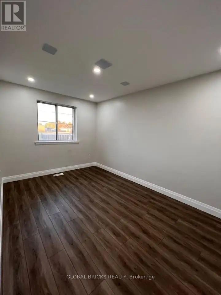 Upper - 49 Argyle Crescent, Brampton, Ontario  L6T 1M9 - Photo 12 - W13835572