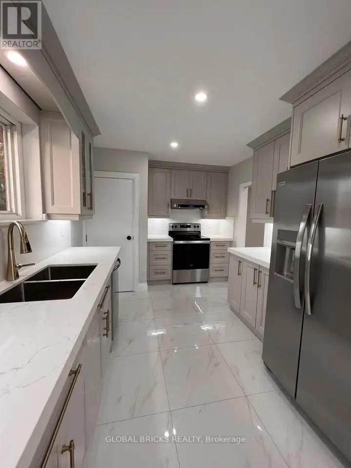 Upper - 49 Argyle Crescent, Brampton, Ontario  L6T 1M9 - Photo 2 - W13835572
