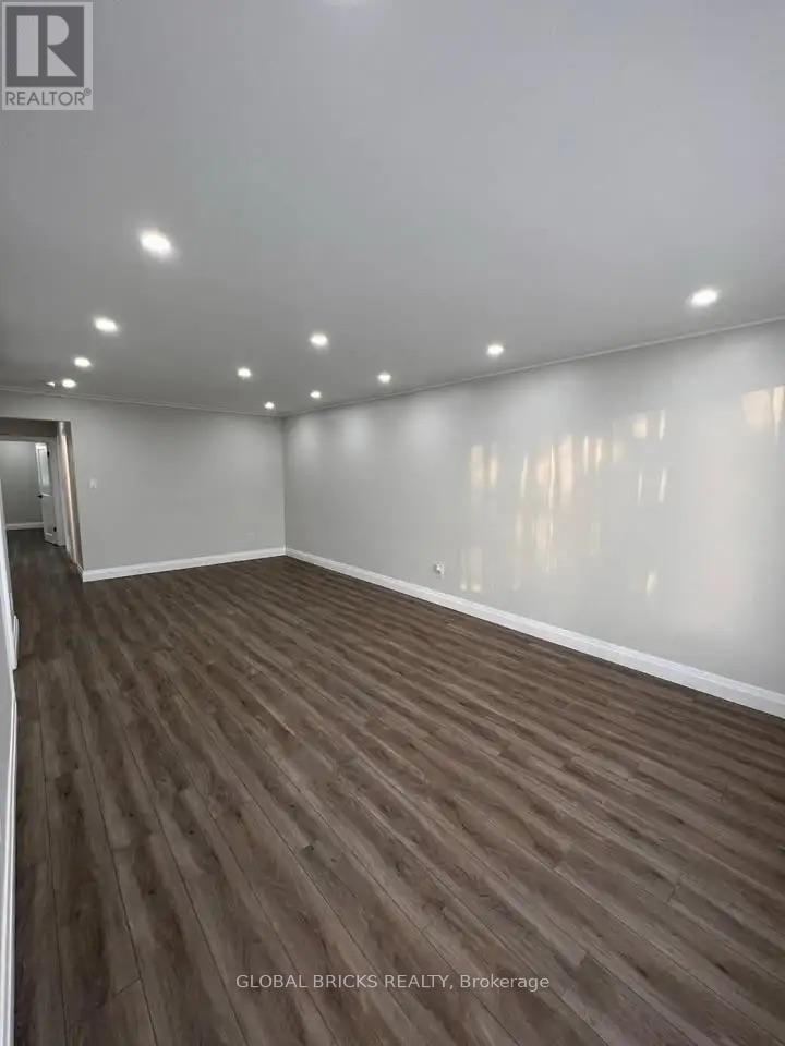 Upper - 49 Argyle Crescent, Brampton, Ontario  L6T 1M9 - Photo 3 - W13835572