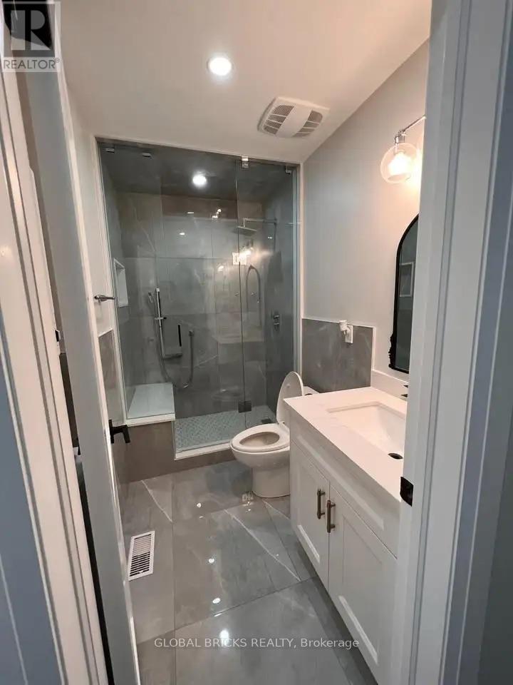Upper - 49 Argyle Crescent, Brampton, Ontario  L6T 1M9 - Photo 5 - W13835572