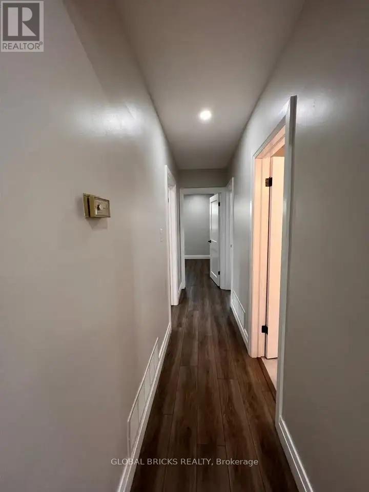 Upper - 49 Argyle Crescent, Brampton, Ontario  L6T 1M9 - Photo 6 - W13835572