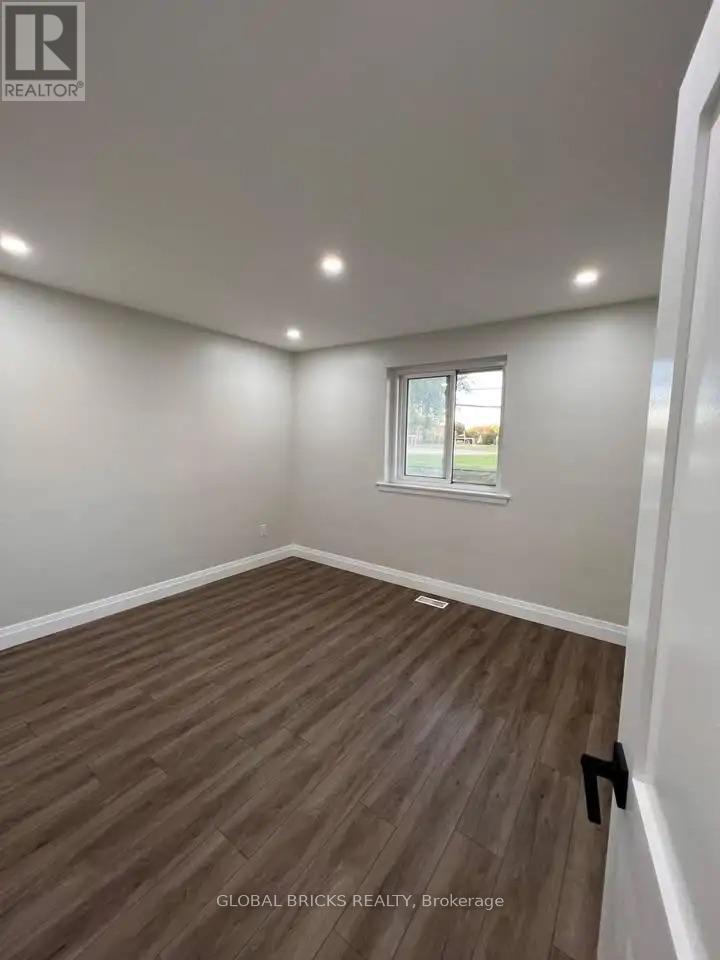 Upper - 49 Argyle Crescent, Brampton, Ontario  L6T 1M9 - Photo 7 - W13835572
