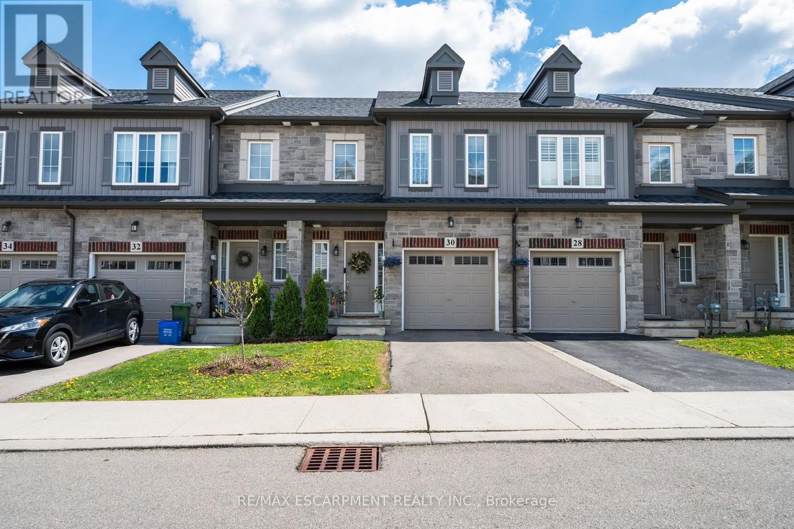 30 CLELAND AVENUE, Hamilton, Ontario