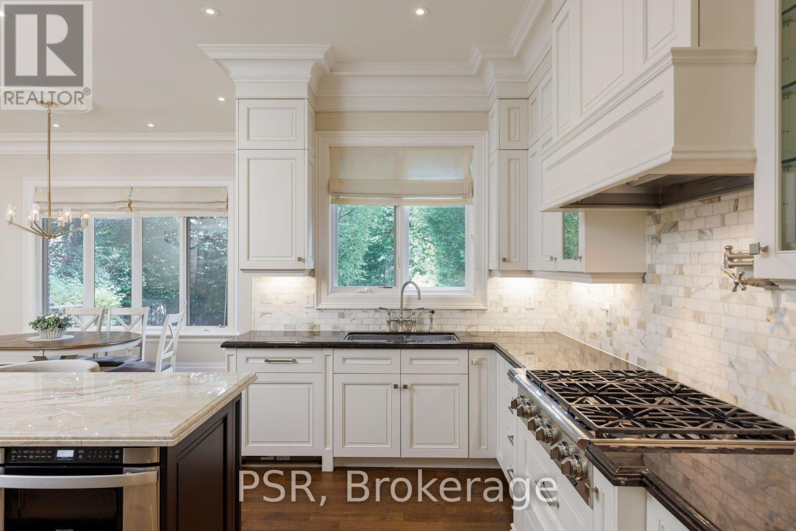 94 Munro Boulevard, Toronto, Ontario  M2P 1C4 - Photo 18 - C13835204