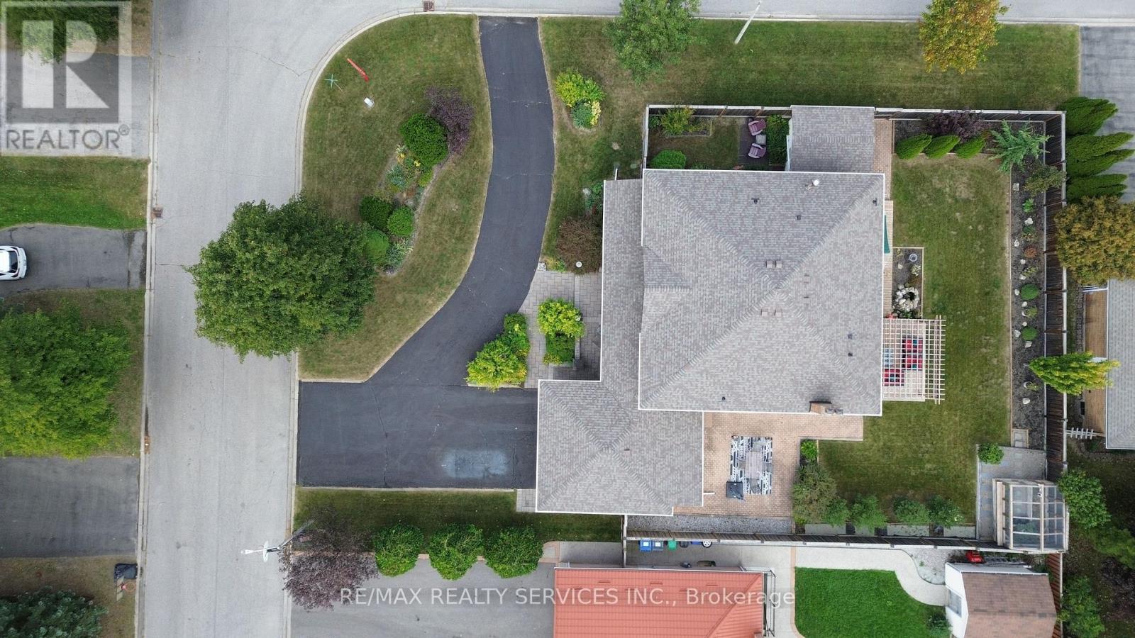 35 Linden Crescent, Brampton, Ontario  L6S 4G1 - Photo 2 - W13823778