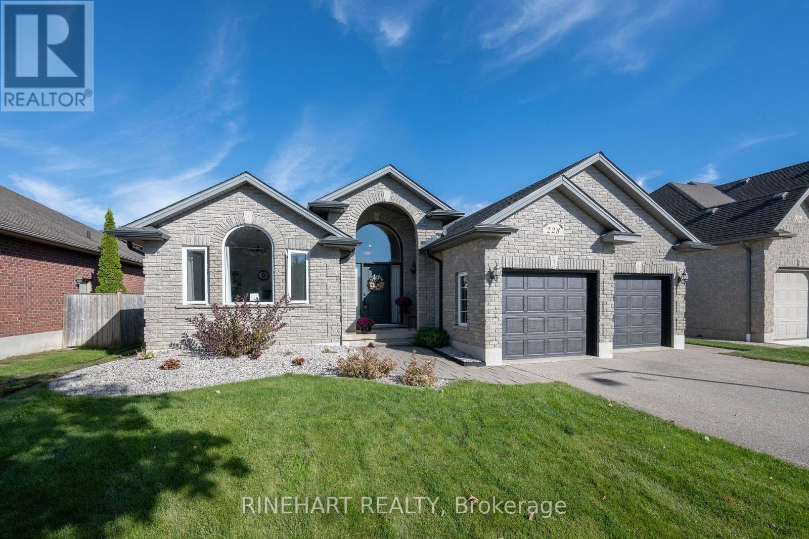 228 Boyd Boulevard, Zorra, Ontario  N0M 2M0 - Photo 2 - X13835692