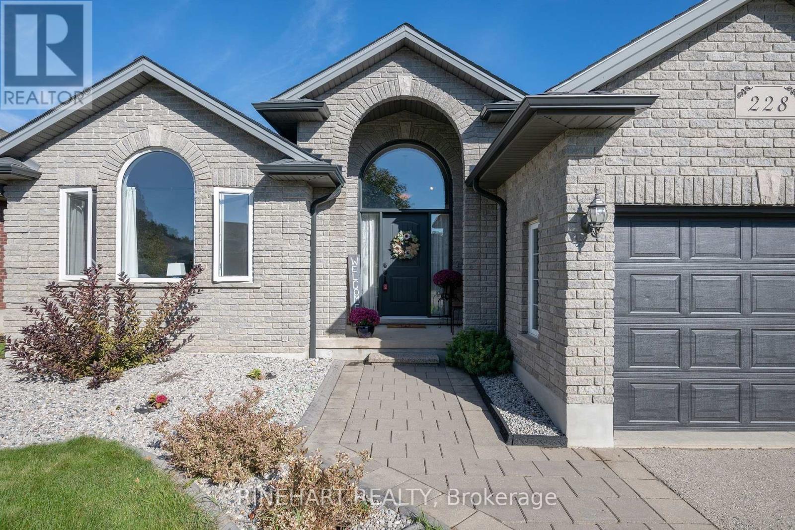 228 Boyd Boulevard, Zorra, Ontario  N0M 2M0 - Photo 3 - X13835692