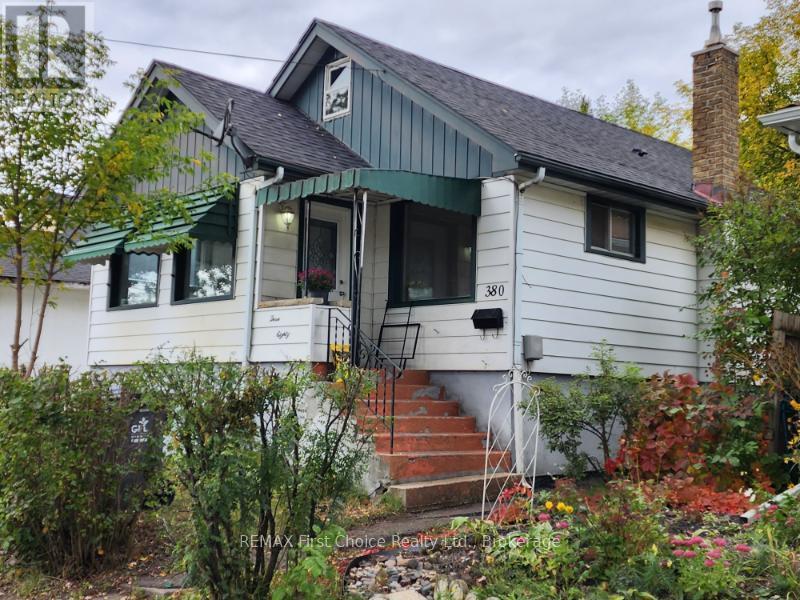 380 QUEEN STREET, Thunder Bay, Ontario