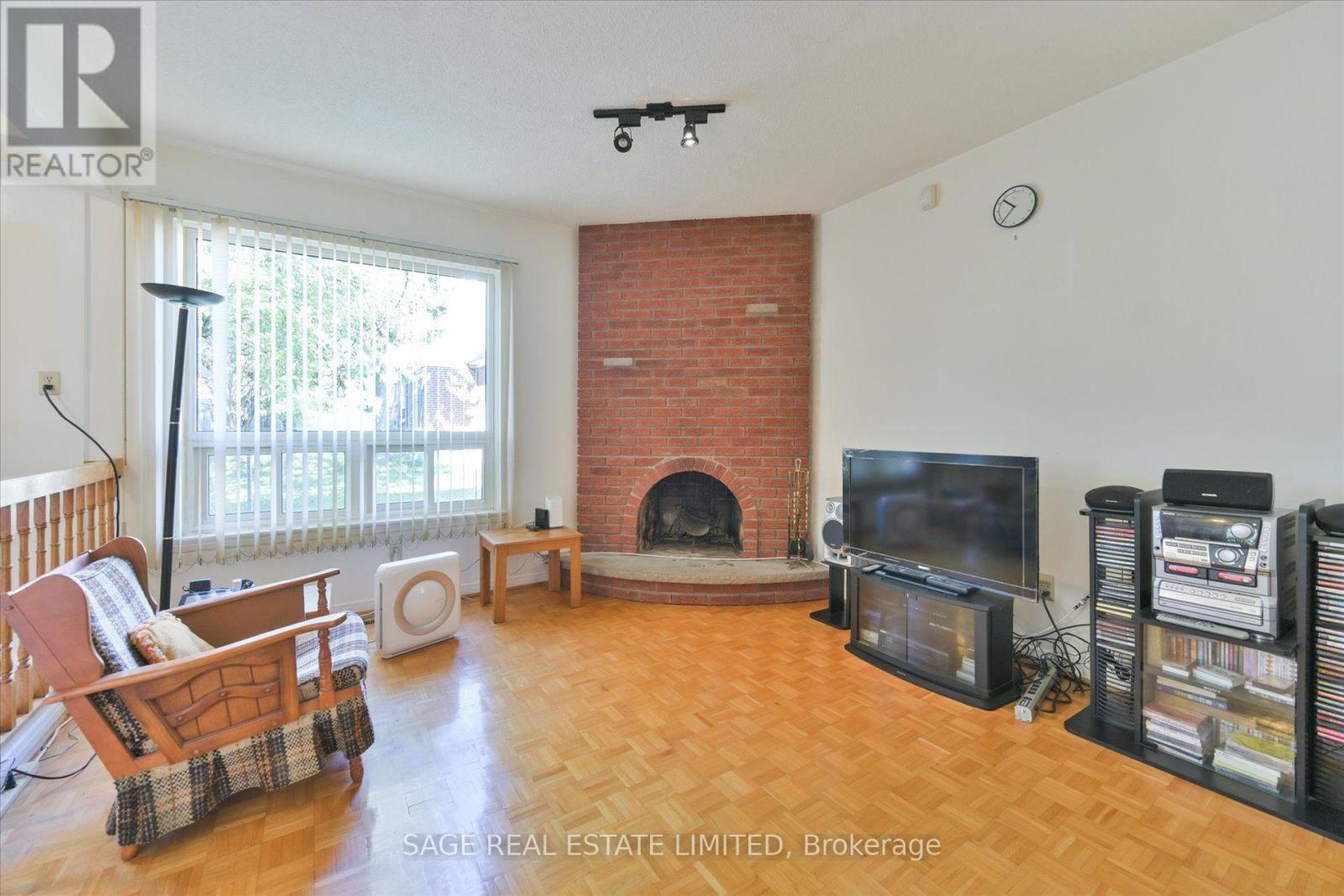 34 Craketts Avenue, Toronto, Ontario  M1S 3W6 - Photo 6 - E13835724