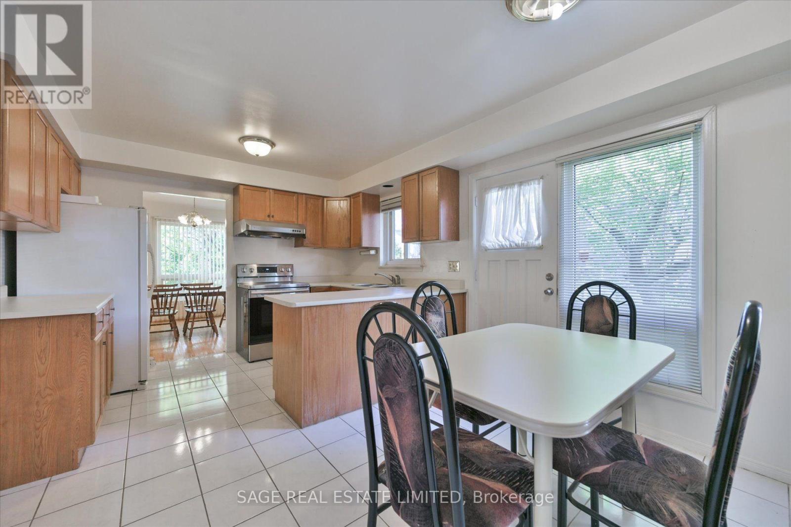 34 Craketts Avenue, Toronto, Ontario  M1S 3W6 - Photo 9 - E13835724