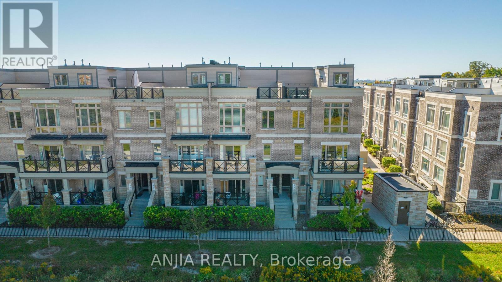 207 - 10 DUNSHEATH WAY, Markham, Ontario