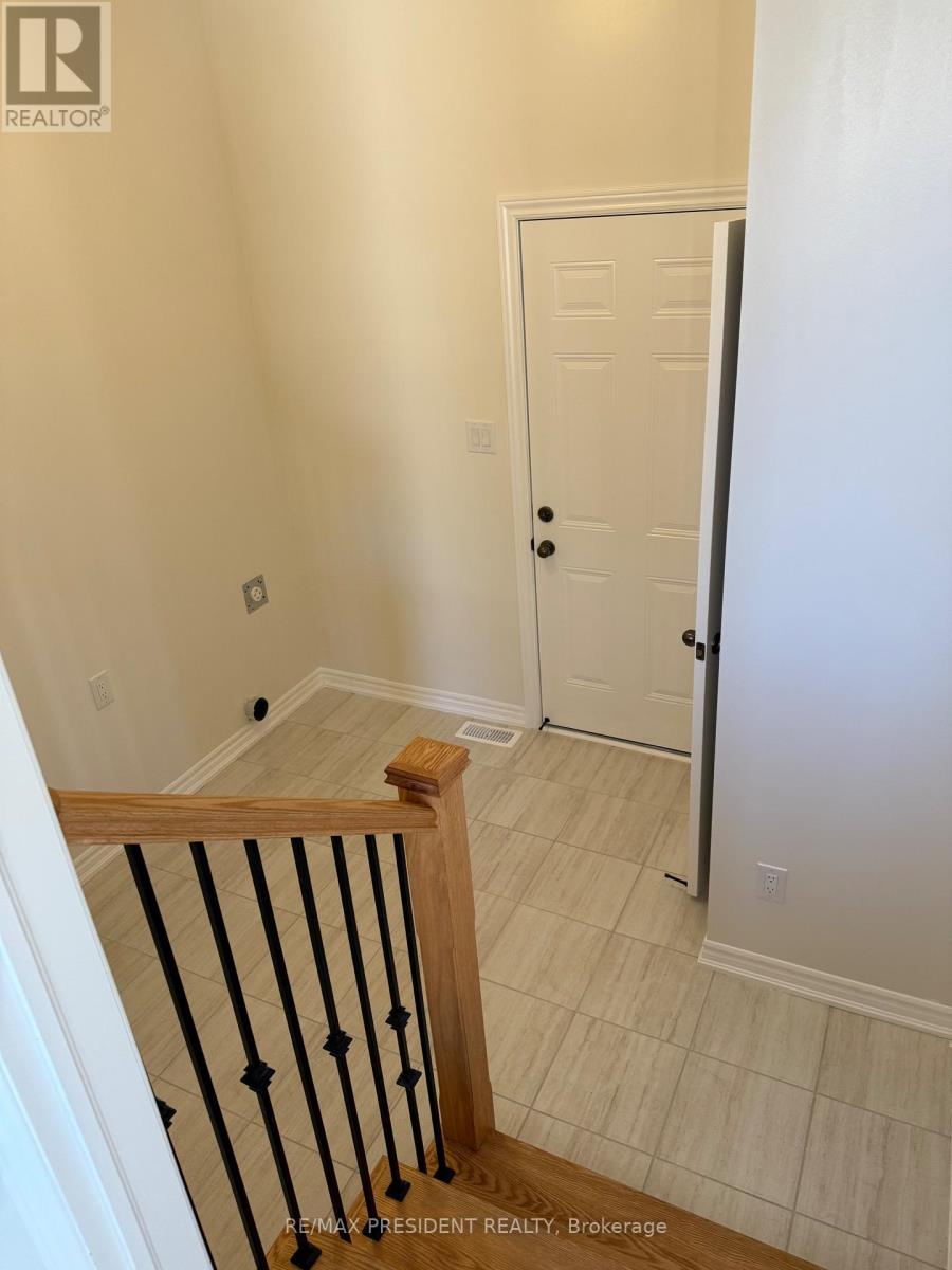 71 Lawrence D. Pridham Avenue, New Tecumseth, Ontario  L9R 0X4 - Photo 12 - N13835760