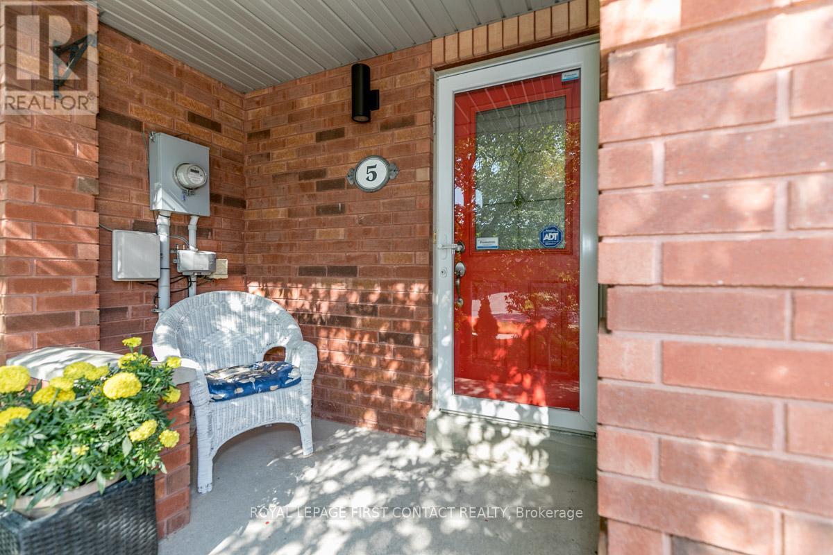5 Kelly Place, Barrie (Allandale), Ontario  L4N 8N2 - Photo 2 - S13835674
