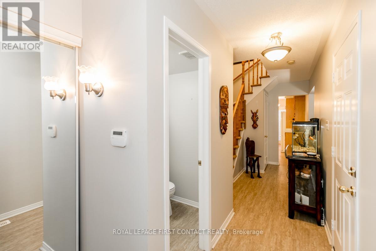 5 Kelly Place, Barrie (Allandale), Ontario  L4N 8N2 - Photo 4 - S13835674