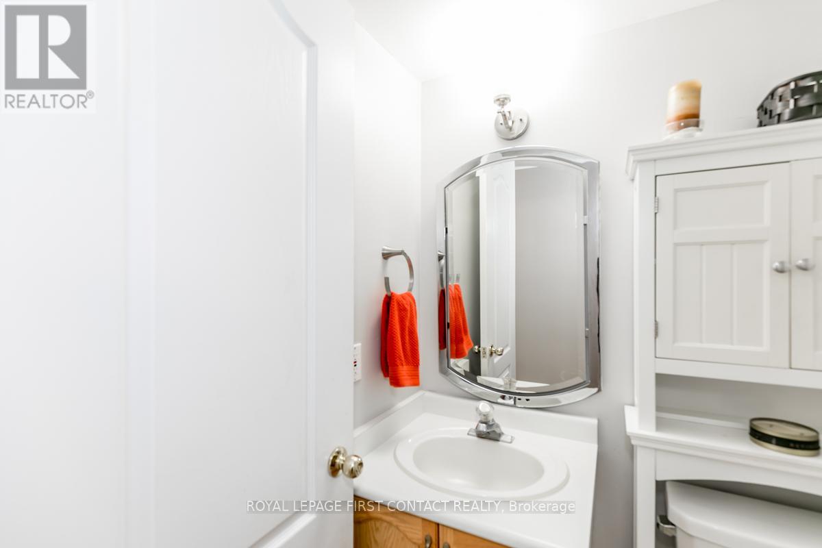 5 Kelly Place, Barrie (Allandale), Ontario  L4N 8N2 - Photo 5 - S13835674