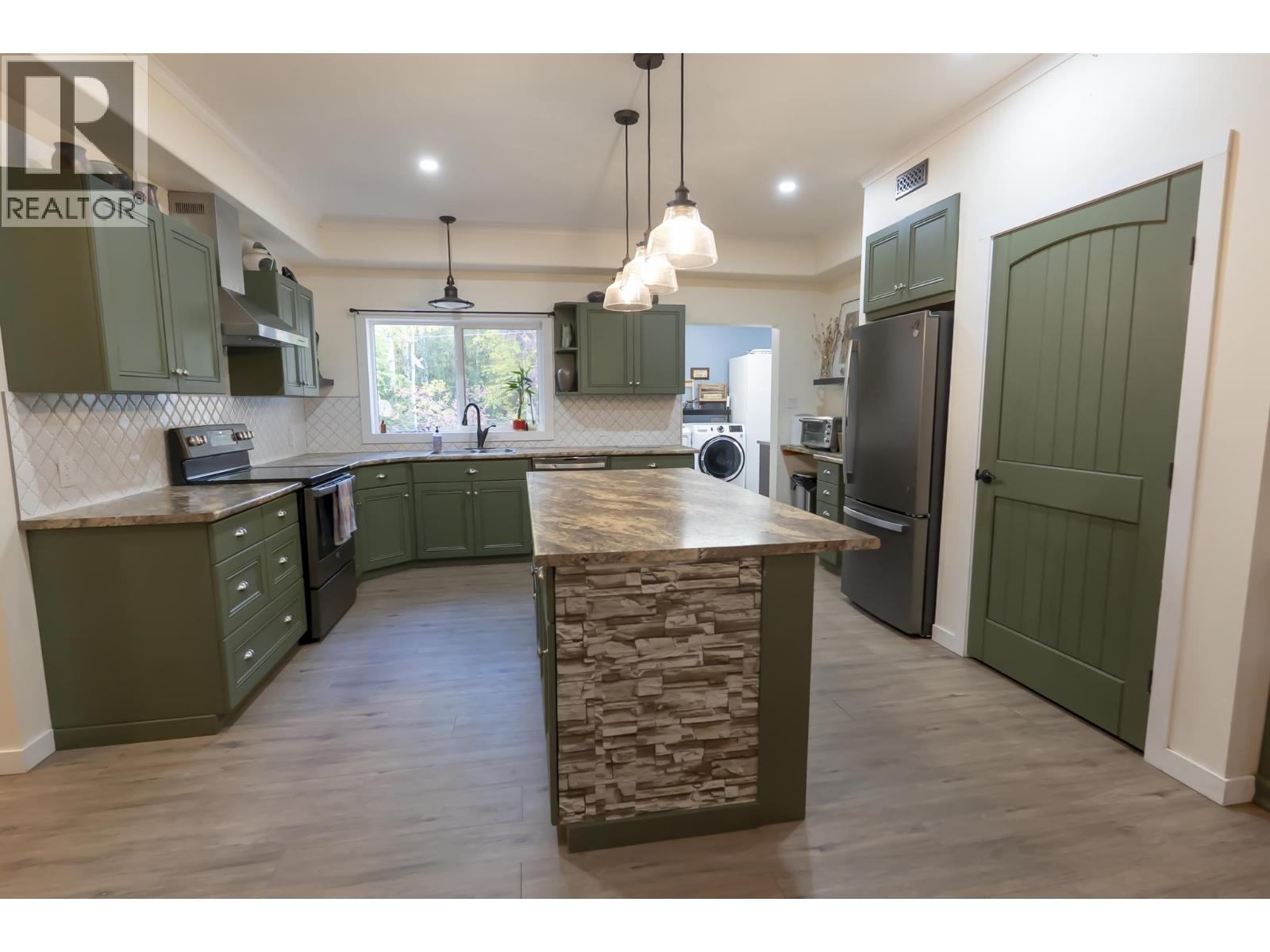 11698 Dickinson Loop, Fort St. James, British Columbia  V0J 1P0 - Photo 2 - R3169327