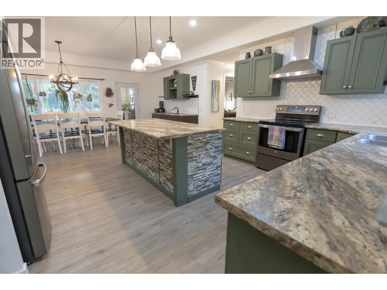 11698 Dickinson Loop, Fort St. James, British Columbia  V0J 1P0 - Photo 3 - R3169327