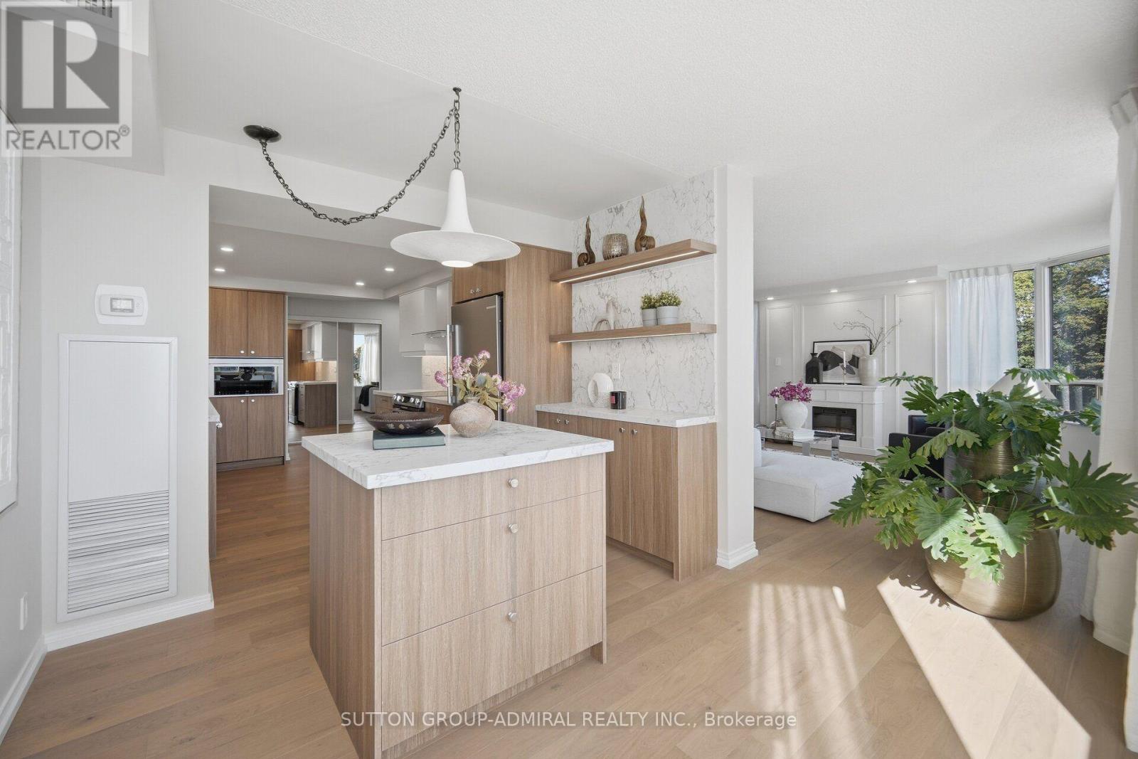 411 - 1 ABERFOYLE CRESCENT, Toronto, Ontario