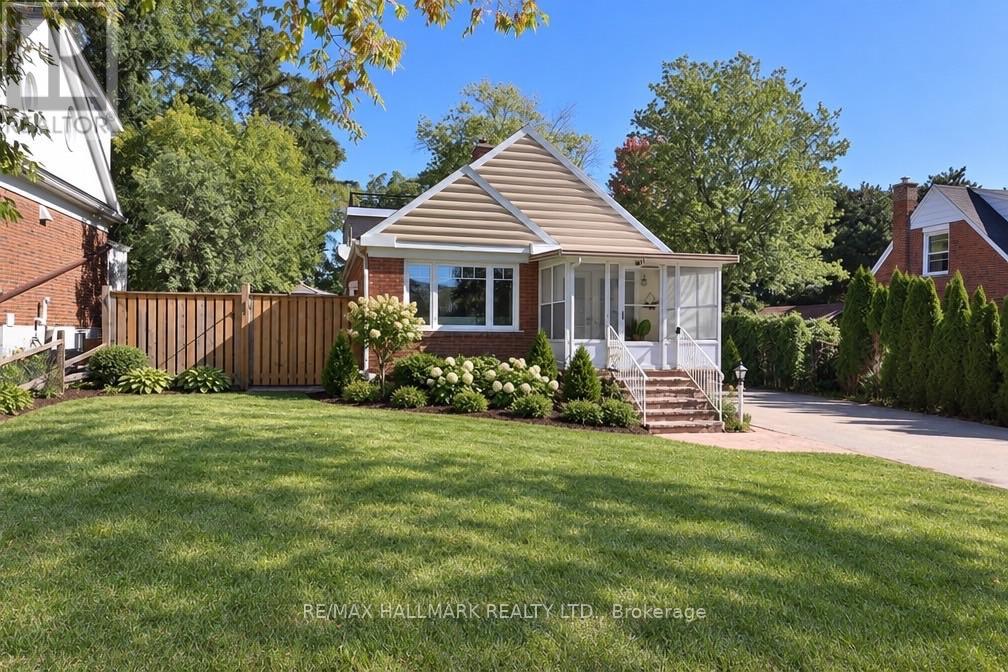 11 Brookside Drive, Mississauga, Ontario  L5M 1H2 - Photo 2 - W13835686