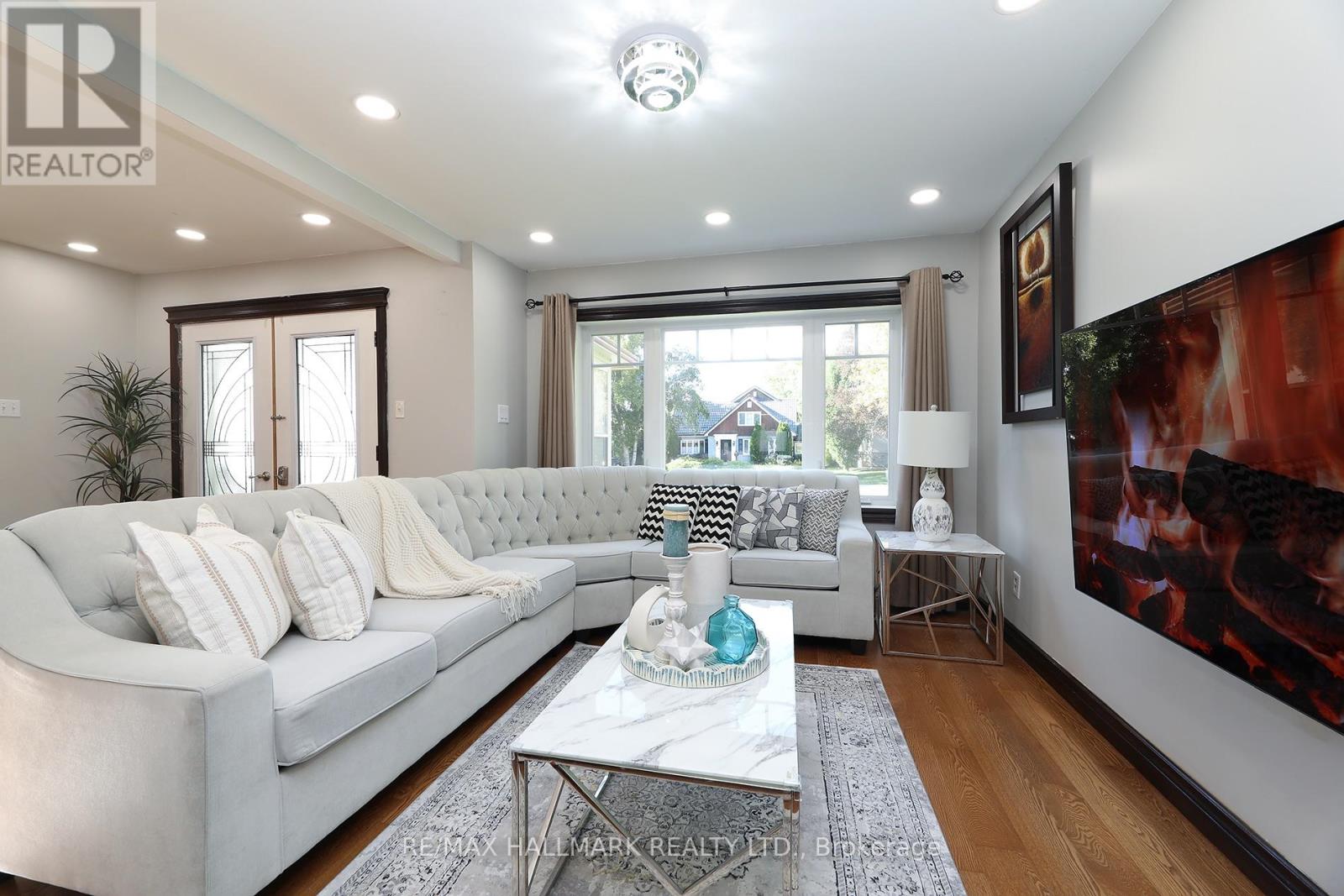 11 Brookside Drive, Mississauga, Ontario  L5M 1H2 - Photo 3 - W13835686