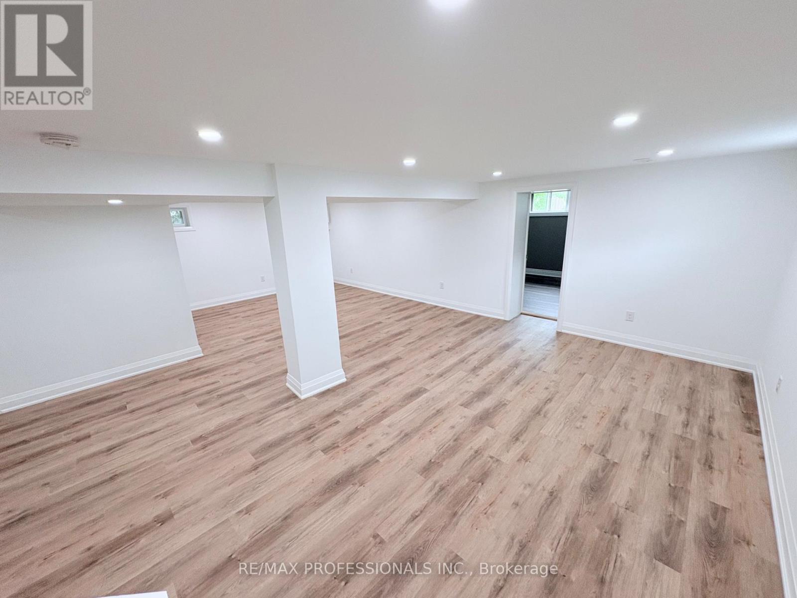 300 Burton Road, Oakville, Ontario  L6K 2K8 - Photo 12 - W13835698