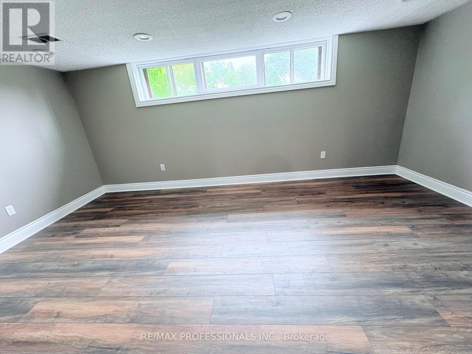 300 Burton Road, Oakville, Ontario  L6K 2K8 - Photo 14 - W13835698