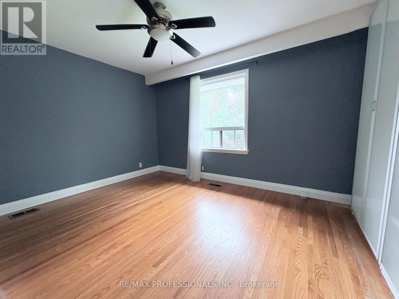 300 Burton Road, Oakville, Ontario  L6K 2K8 - Photo 5 - W13835698