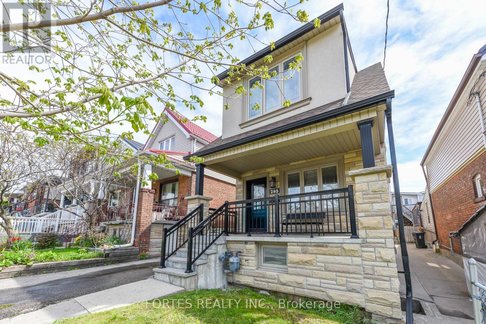 285 GILBERT AVENUE, Toronto, Ontario