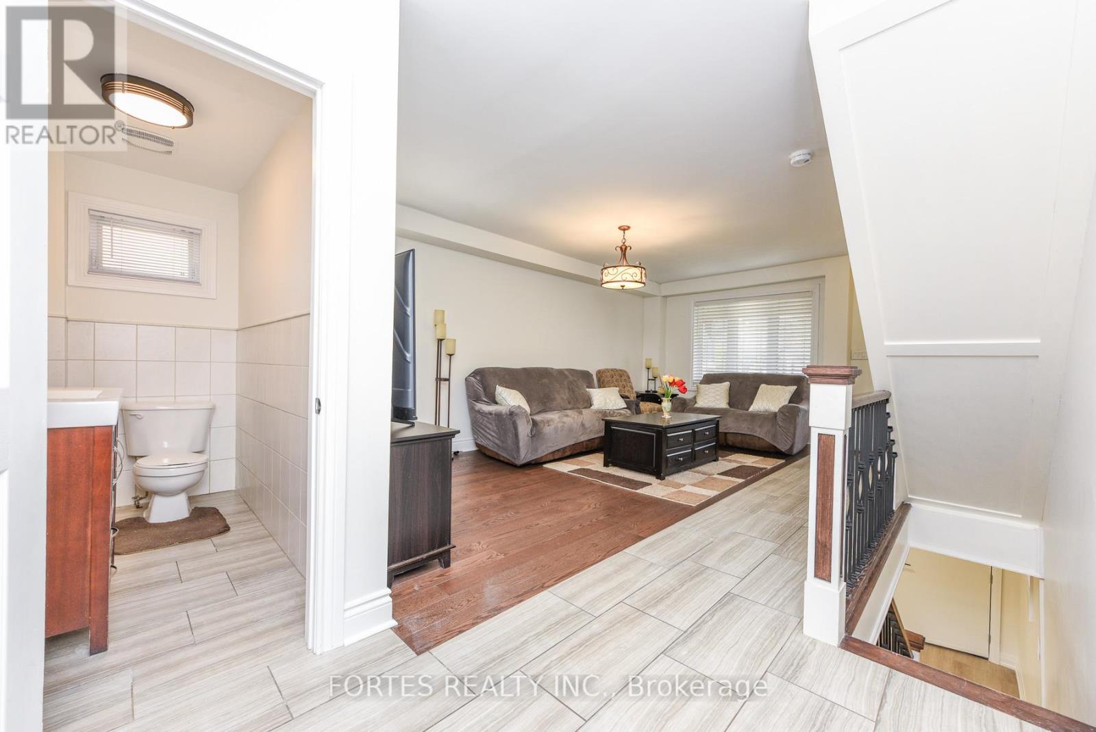 285 Gilbert Avenue, Toronto, Ontario  M6E 4W8 - Photo 12 - W13835704