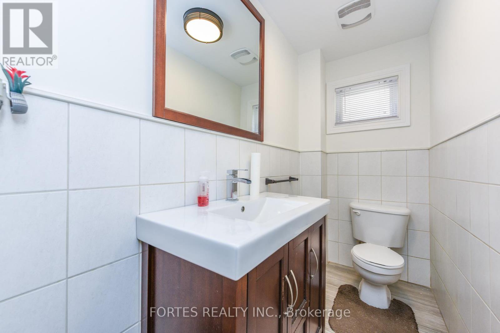 285 Gilbert Avenue, Toronto, Ontario  M6E 4W8 - Photo 13 - W13835704