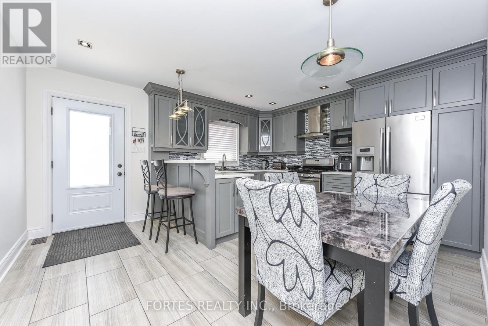 285 Gilbert Avenue, Toronto, Ontario  M6E 4W8 - Photo 14 - W13835704
