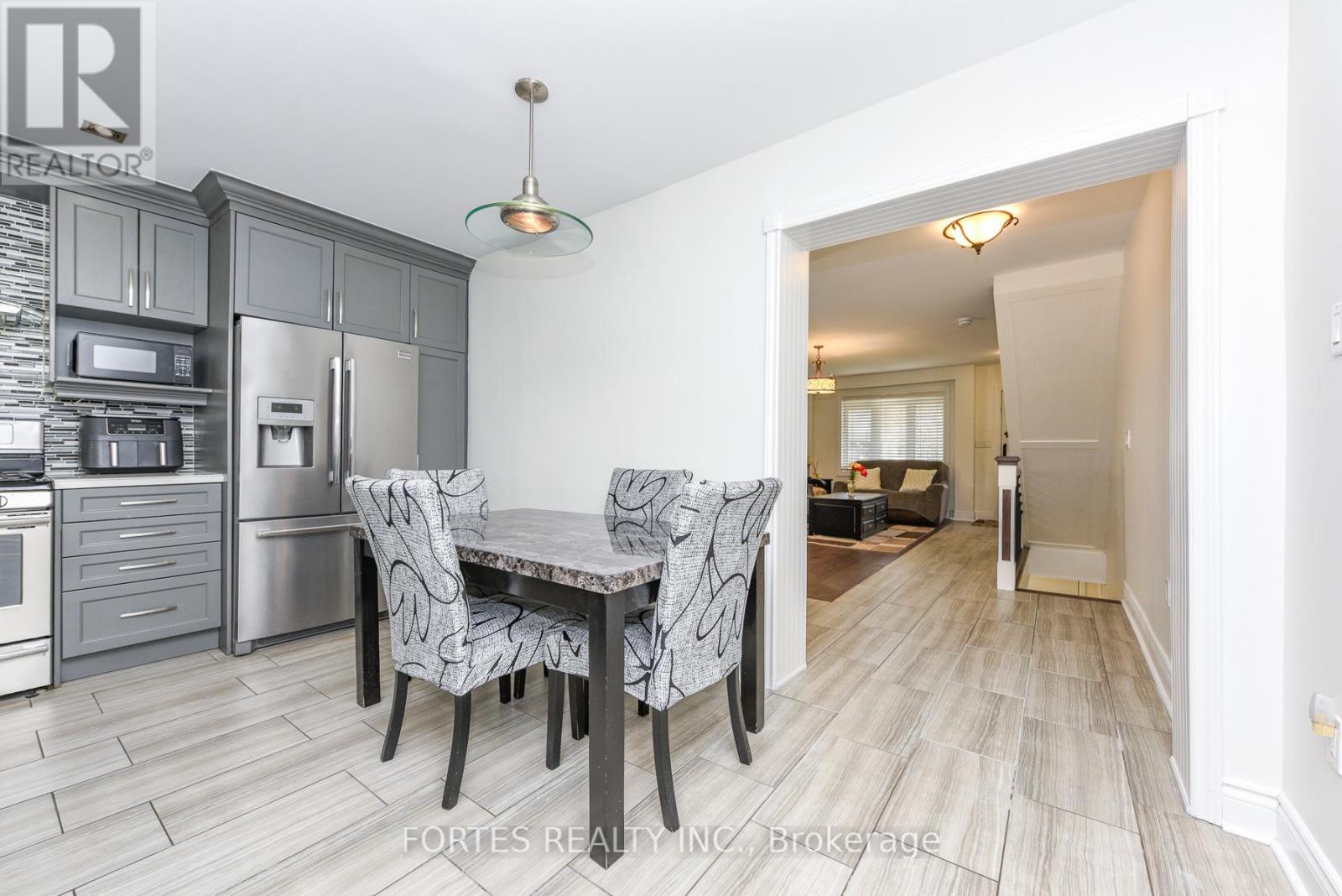 285 Gilbert Avenue, Toronto, Ontario  M6E 4W8 - Photo 15 - W13835704
