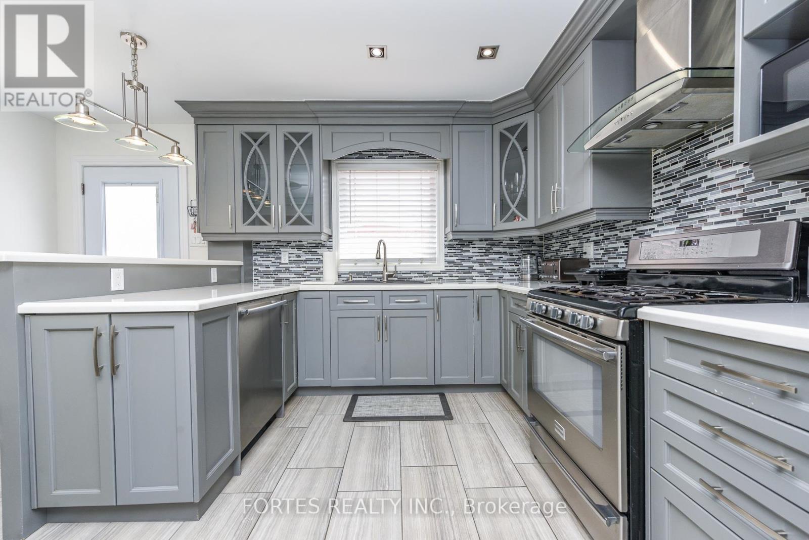 285 Gilbert Avenue, Toronto, Ontario  M6E 4W8 - Photo 16 - W13835704