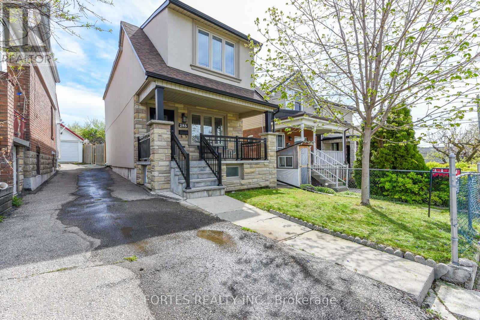 285 Gilbert Avenue, Toronto, Ontario  M6E 4W8 - Photo 2 - W13835704
