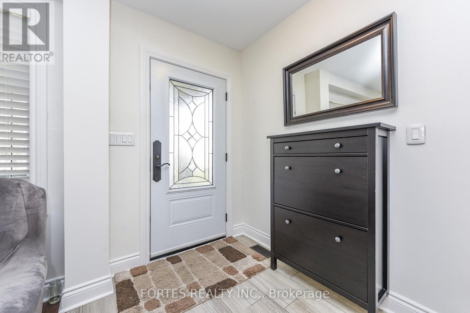 285 Gilbert Avenue, Toronto, Ontario  M6E 4W8 - Photo 6 - W13835704