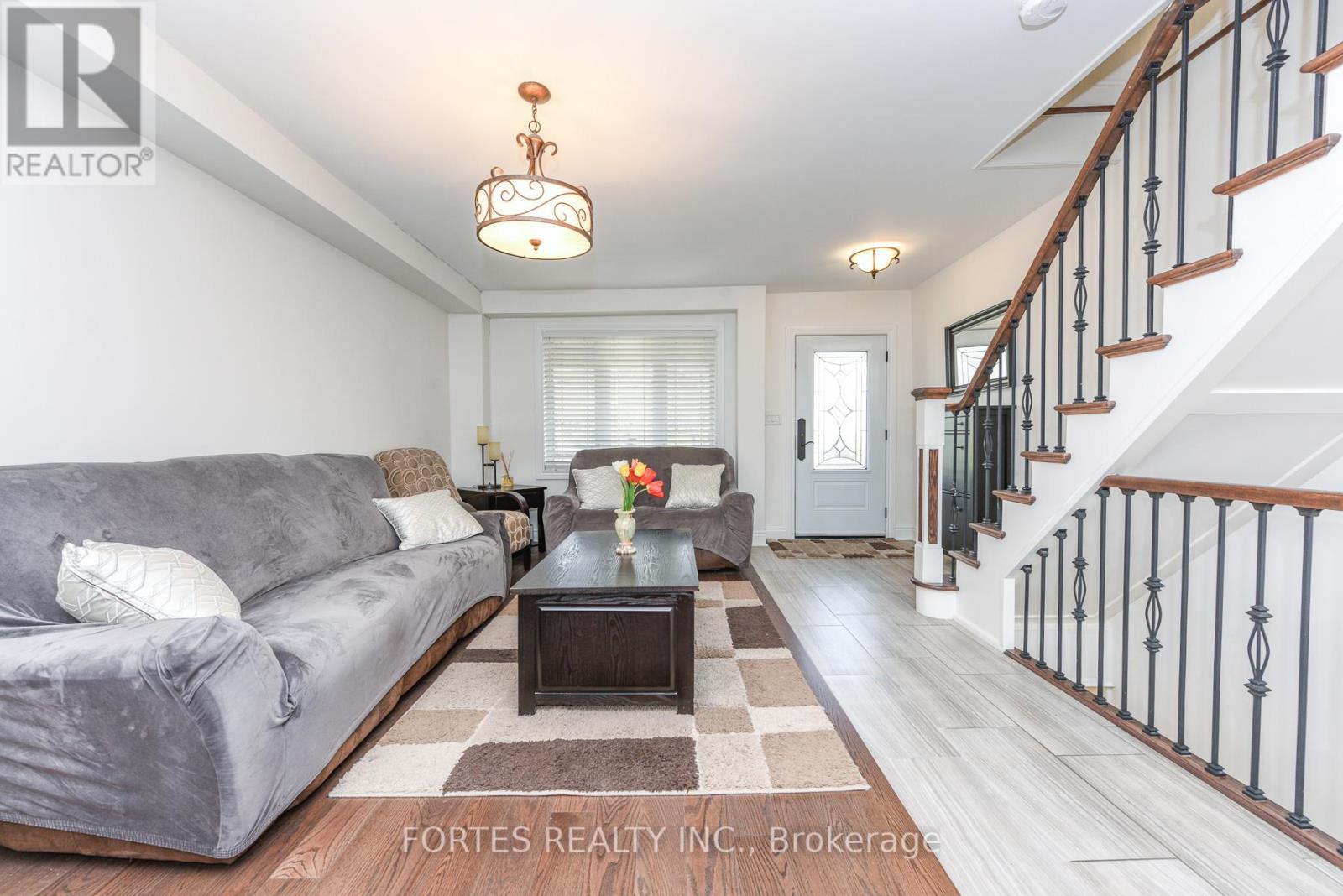 285 Gilbert Avenue, Toronto, Ontario  M6E 4W8 - Photo 8 - W13835704